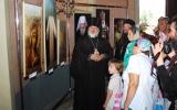 Выставку открыл и провёл по ней первую экскурсию сам наместник Александро-Невской лавры епископ Назарий (Лавриненко)